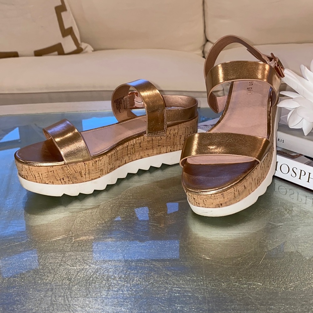 Madden Girl Rose Gold Platform Sandal. Size 10. EUC